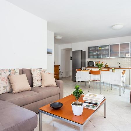 Spacious 3-Bedroom Apartment With Courtyard In Tempio Pausania - Perfect For Families Dış mekan fotoğraf