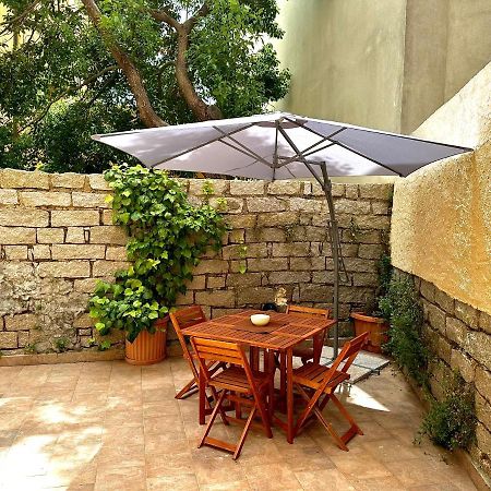 Spacious 3-Bedroom Apartment With Courtyard In Tempio Pausania - Perfect For Families Dış mekan fotoğraf