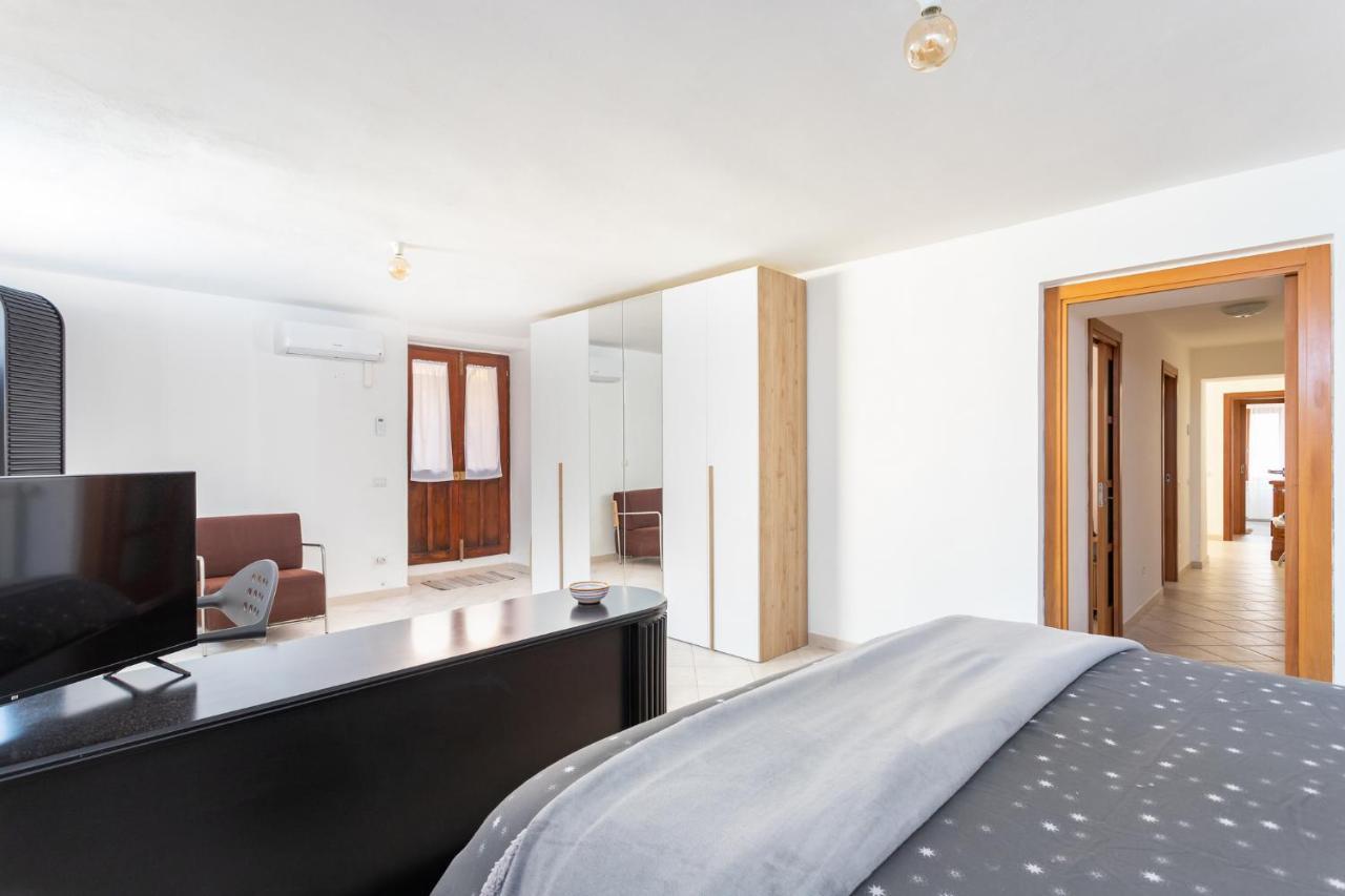Spacious 3-Bedroom Apartment With Courtyard In Tempio Pausania - Perfect For Families Dış mekan fotoğraf