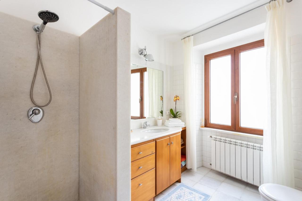 Spacious 3-Bedroom Apartment With Courtyard In Tempio Pausania - Perfect For Families Dış mekan fotoğraf