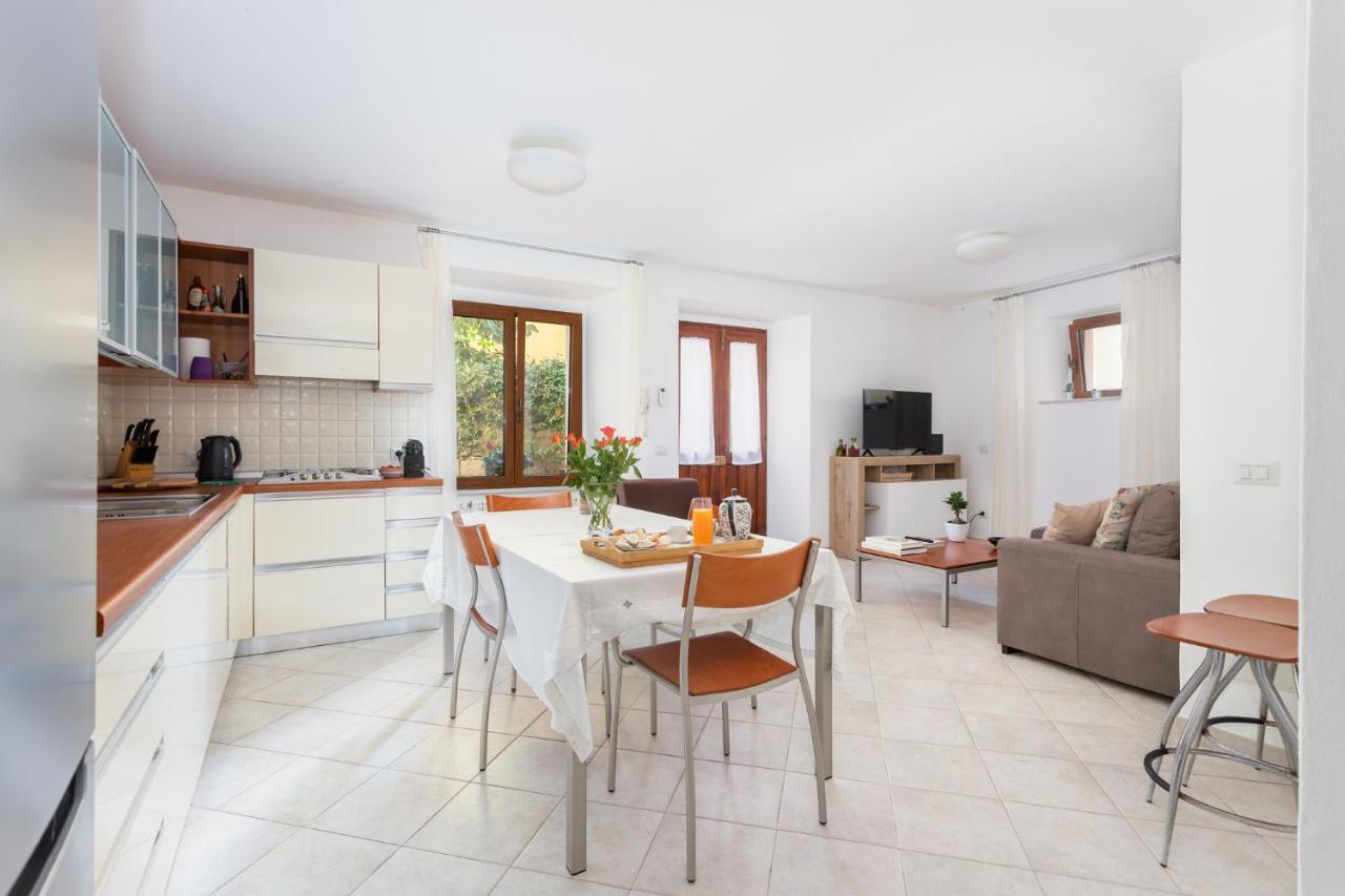 Spacious 3-Bedroom Apartment With Courtyard In Tempio Pausania - Perfect For Families Dış mekan fotoğraf