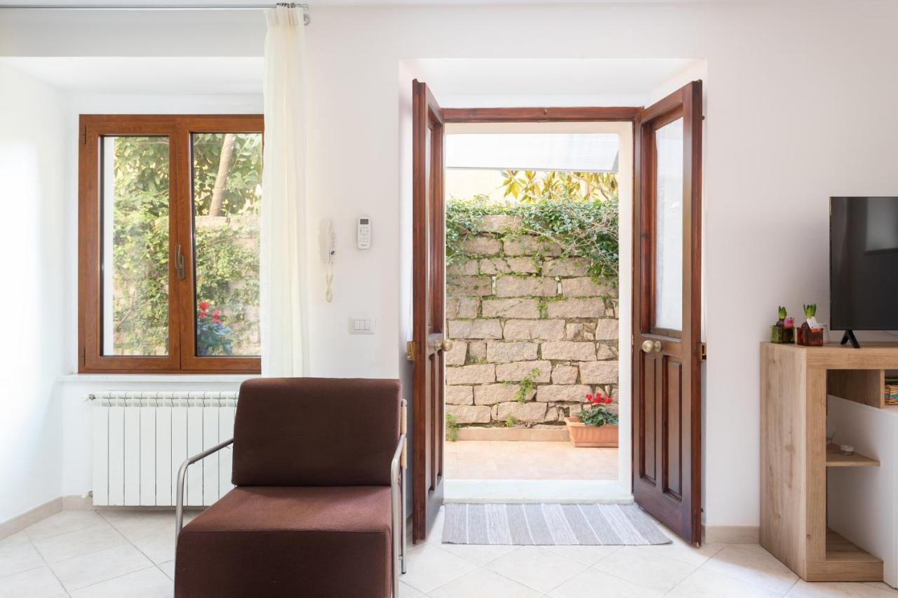 Spacious 3-Bedroom Apartment With Courtyard In Tempio Pausania - Perfect For Families Dış mekan fotoğraf