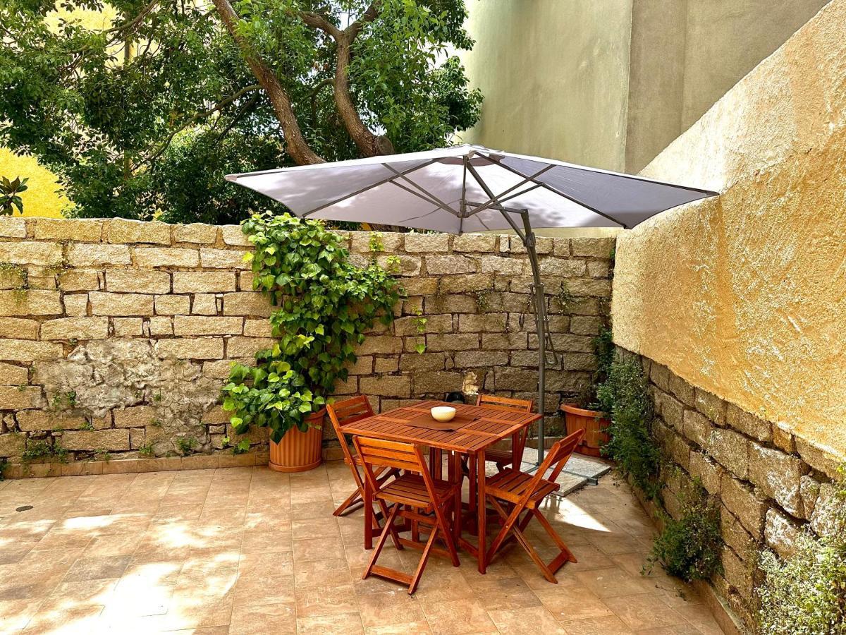 Spacious 3-Bedroom Apartment With Courtyard In Tempio Pausania - Perfect For Families Dış mekan fotoğraf